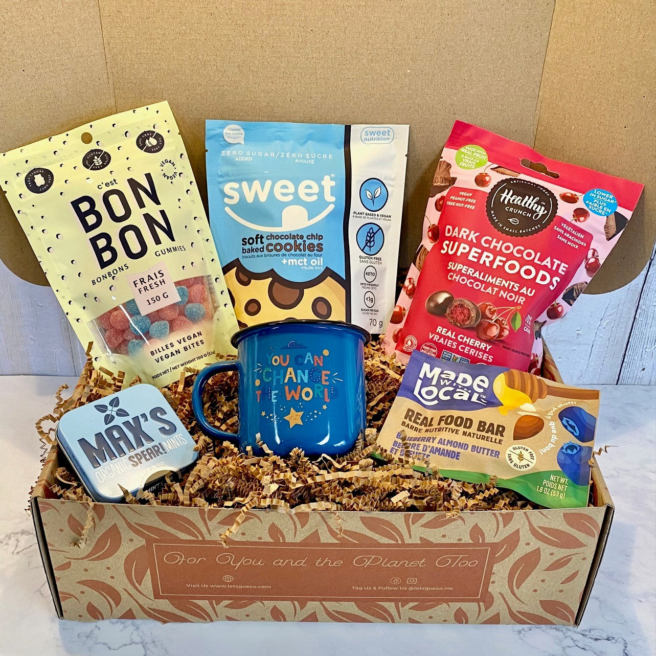 Gift Box "You Can Change the World" - Mug, Chocolate Covered Cherries, Cookies, Vegan Gummies