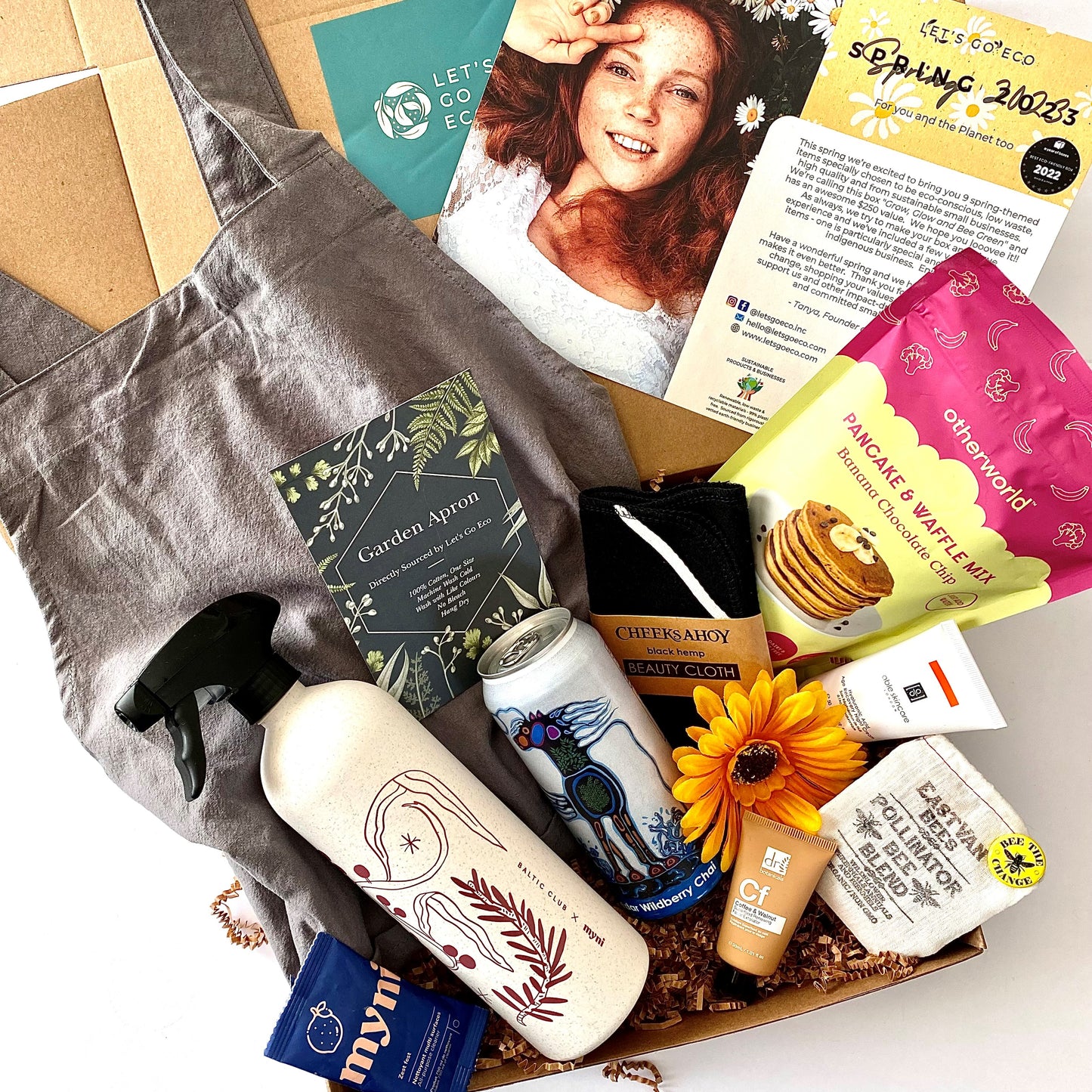 Gift Box "Grow, Glow and Bee Green" - pancake mix, garden apron, cleaning set, skin care