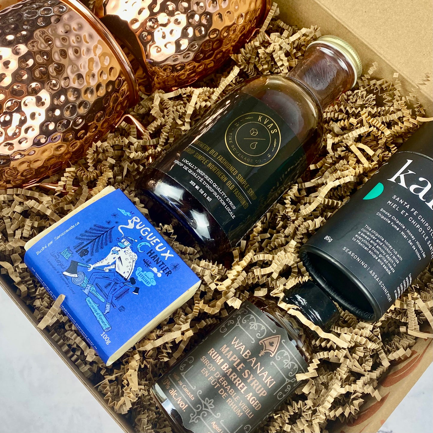 Gift Box "Artisan Man" - Cocktail Syrup, Maple Syrup, BBQ Spice, Soap and Mugs