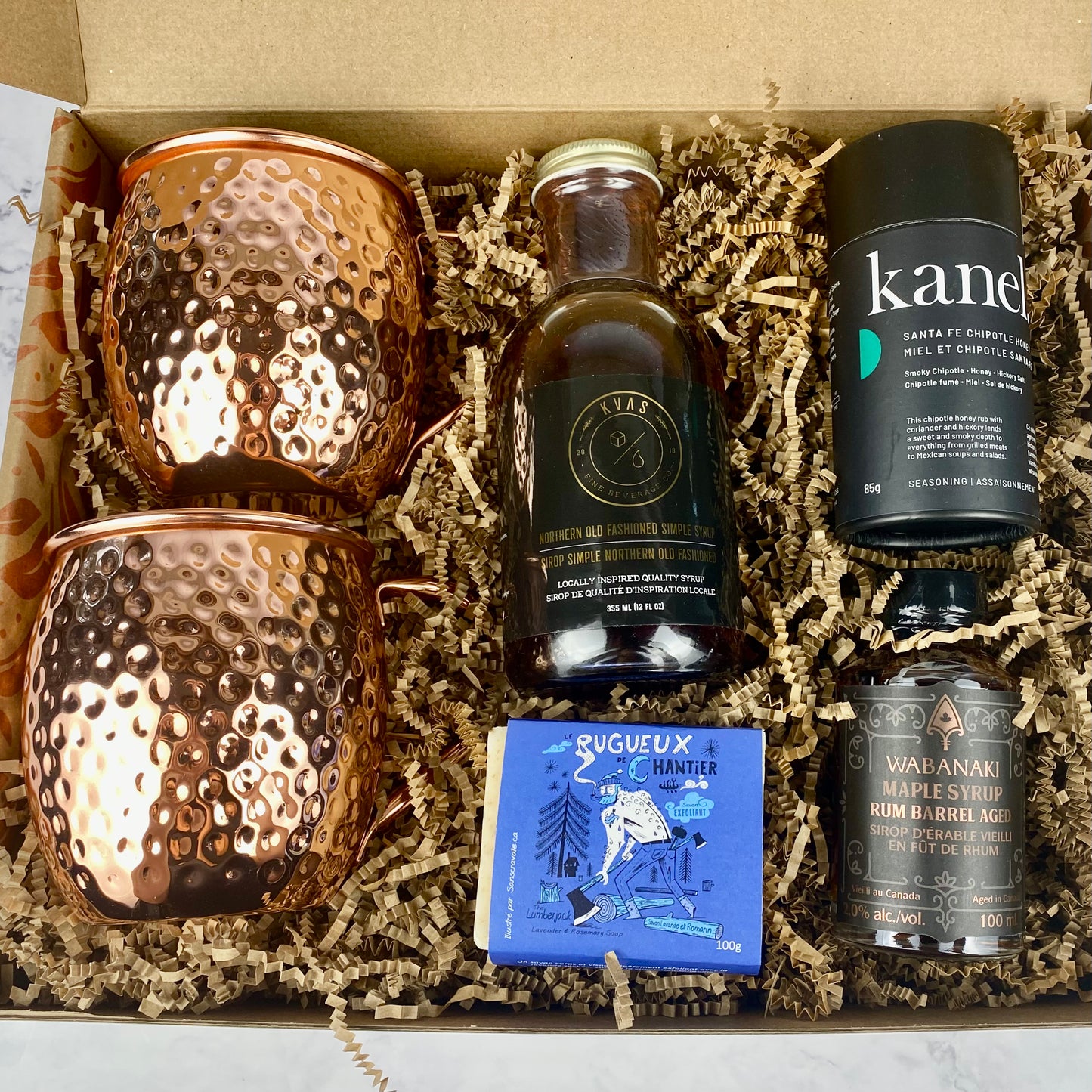 Gift Box "Artisan Man" - Cocktail Syrup, Maple Syrup, BBQ Spice, Soap and Mugs