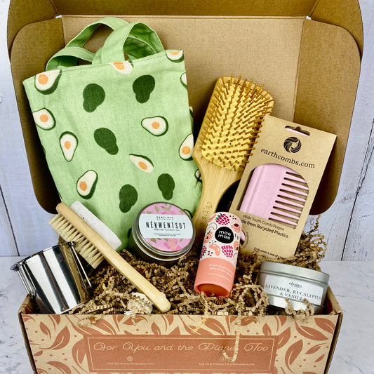 Gift Box "Let it Snow" - Tote Bag, Hair Brush, Comb, Foot Scrubber, Tea, Tea Strainer, Candle, Face Oil