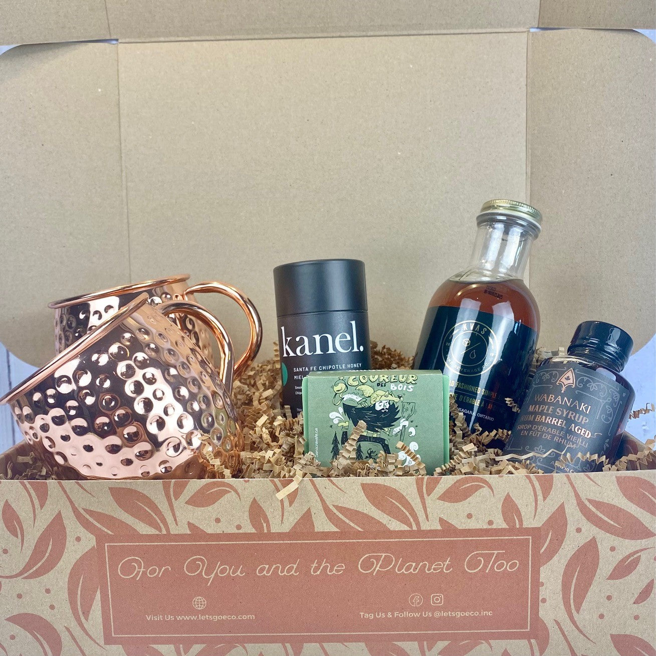 Gift Box "Artisan Man" - Cocktail Syrup, Maple Syrup, BBQ Spice, Soap and Mugs