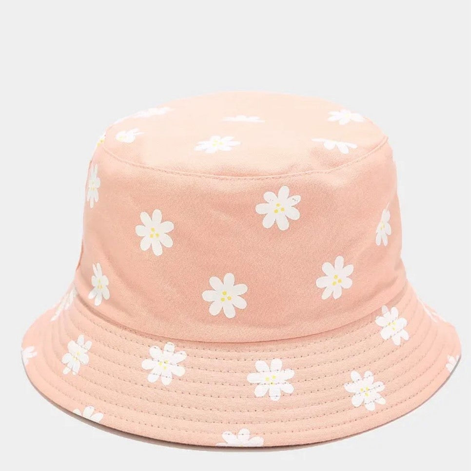 Gift Box "Fun in the Sun" - bucket hat, lip balm, skin care bar, patio cups, straws, candle